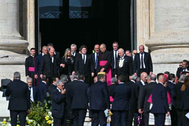 Na okupu Macron, Zelenski, Trump, Milanović, Plenković… Papin lijes stigao do bazilike gdje će biti pokopan