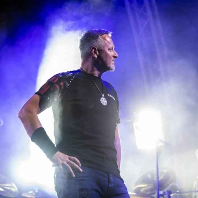 Poznato je i koliko će zaraditi šankeri na Thompsonovom koncertu, pljušte negativni komentari: ‘Za tu gužvu i masu posla, premalo!‘