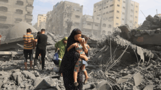Izraelci ubili još najmanje 61 Palestinca, blokada Gaze pojačava glad