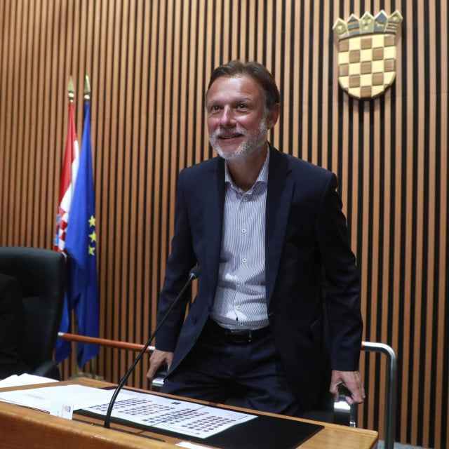 Jandroković u Saboru stao pred učenike iz 54 srednje škole pa citirao Thompsona: ‘Jer kako kaže pjesma…‘